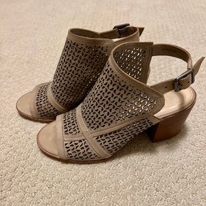 Vince Camuto Lendia Sandals
